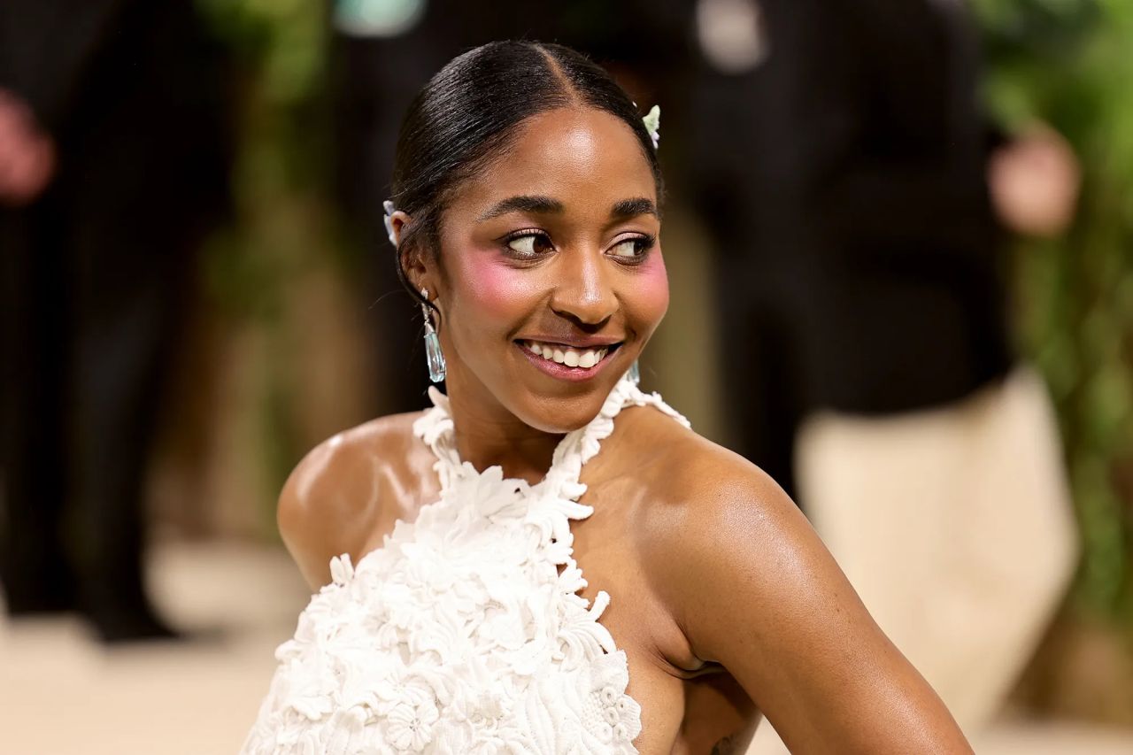 Ayo Edebiri Shines at the 2024 Met Gala with Loewe Floral Masterpiece New York04